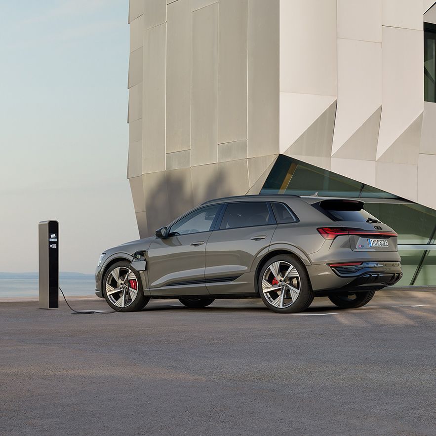 Side view Audi Q8 Sportback e-tron