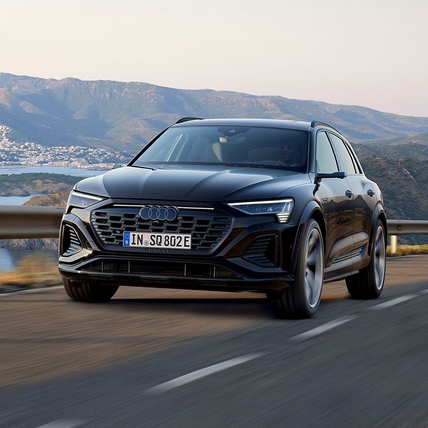 Side view Audi Q8 Sportback e-tron